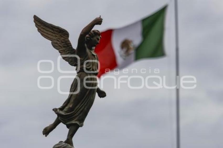 ADORNOS PATRIOS