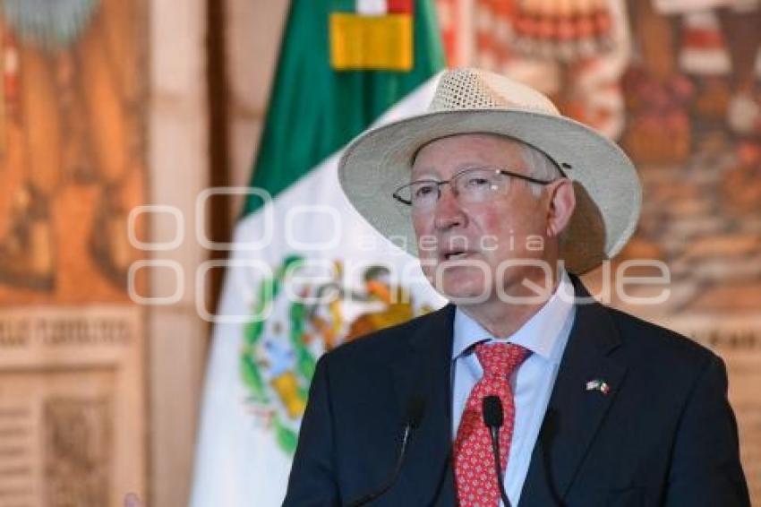 TLAXCALA . KEN SALAZAR