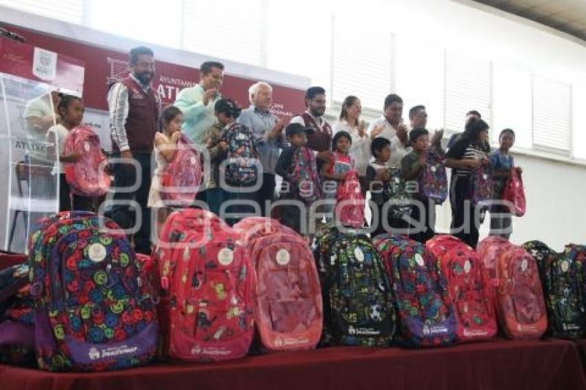 ATLIXCO . ENTREGA KITS ESCOLARES