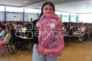 ATLIXCO . ENTREGA KITS ESCOLARES