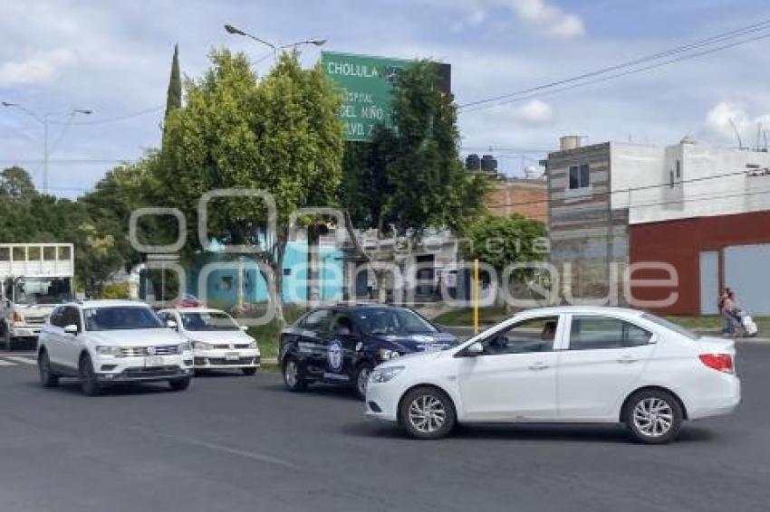 CALZADA ZAVALETA . SEMÁFOROS