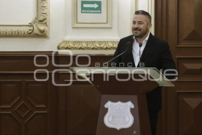AYUNTAMIENTO . POBLANOS DISTINGUIDOS