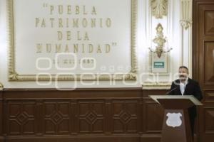 AYUNTAMIENTO . POBLANOS DISTINGUIDOS