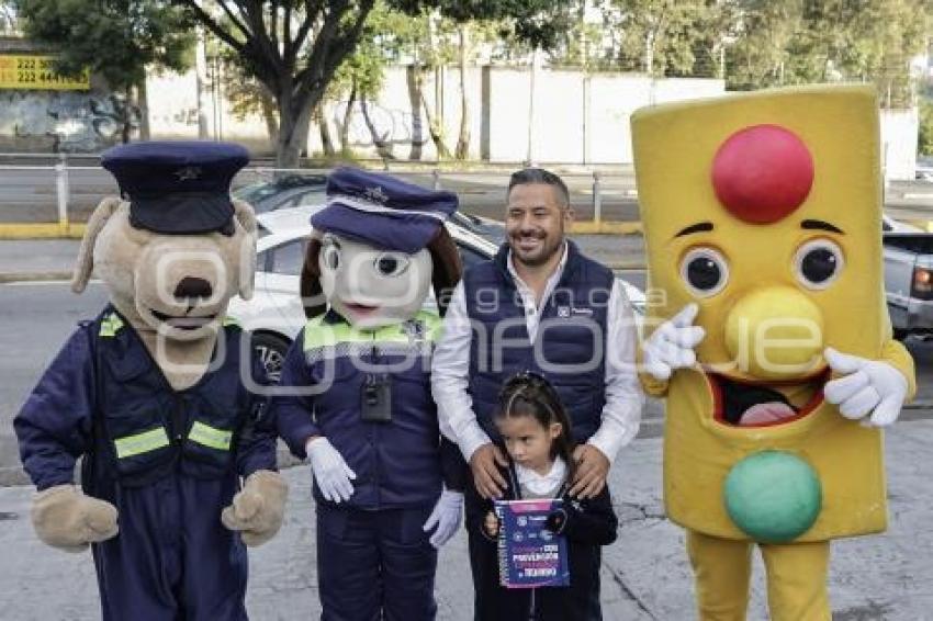 AYUNTAMIENTO . OPERATIVO REGRESO A CLASES