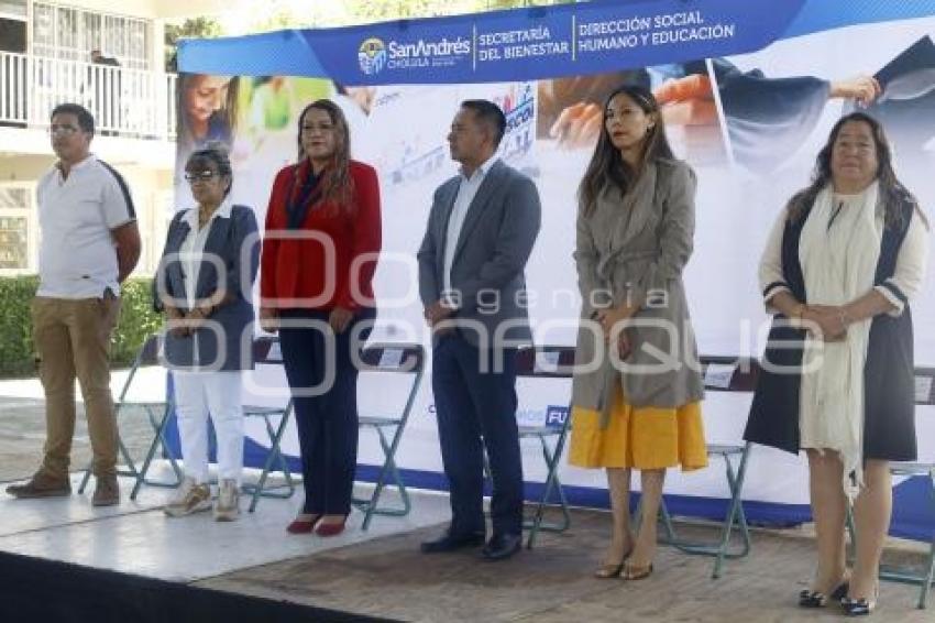 SAN ANDRÉS CHOLULA . ENTREGA KITS ESCOLARES