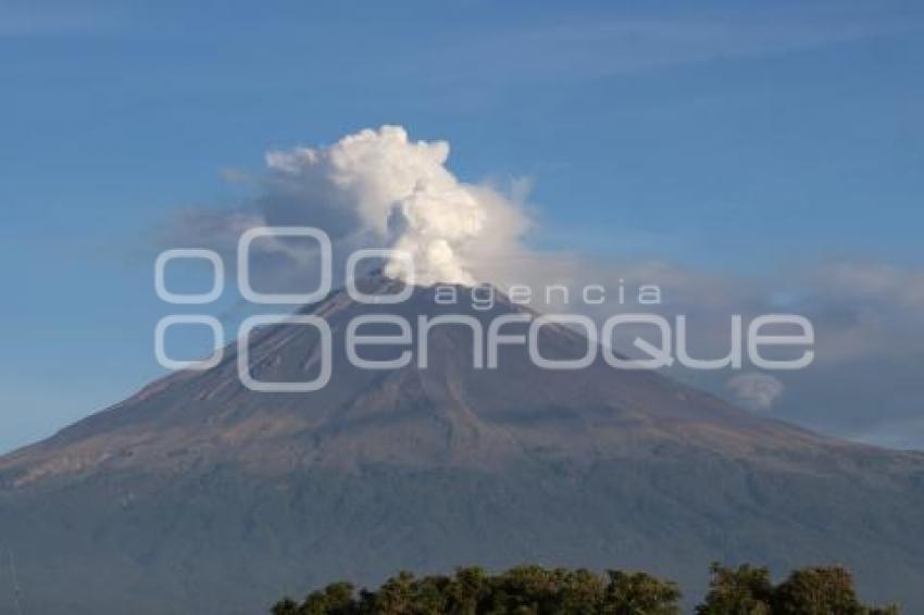 VOLCÁN POPOCATÉPETL . FUMAROLA