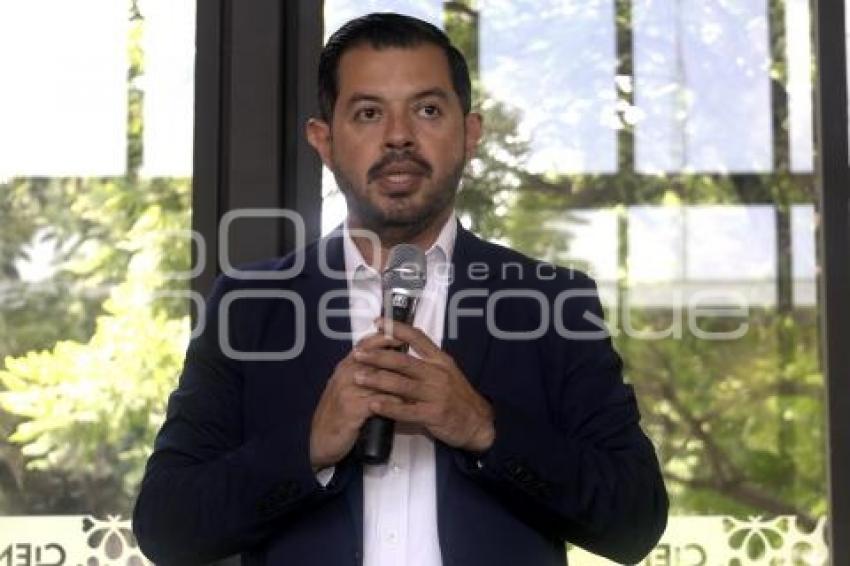 SALVADOR OROZCO FERNÁNDEZ