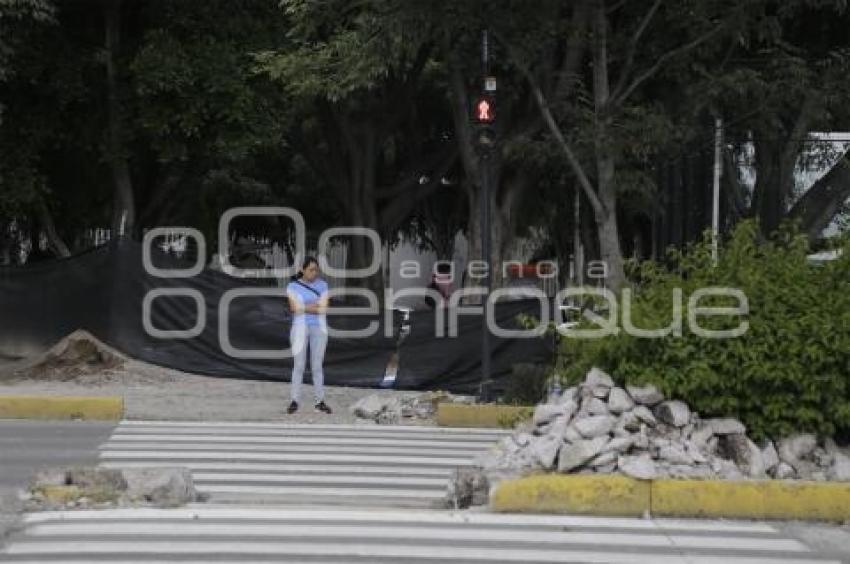 PASO PEATONAL . CENHCH