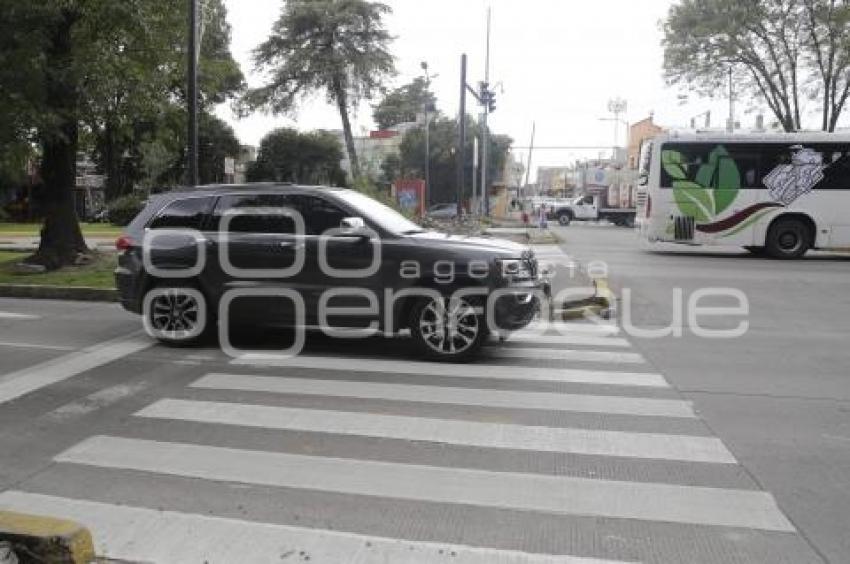 PASO PEATONAL . CENHCH