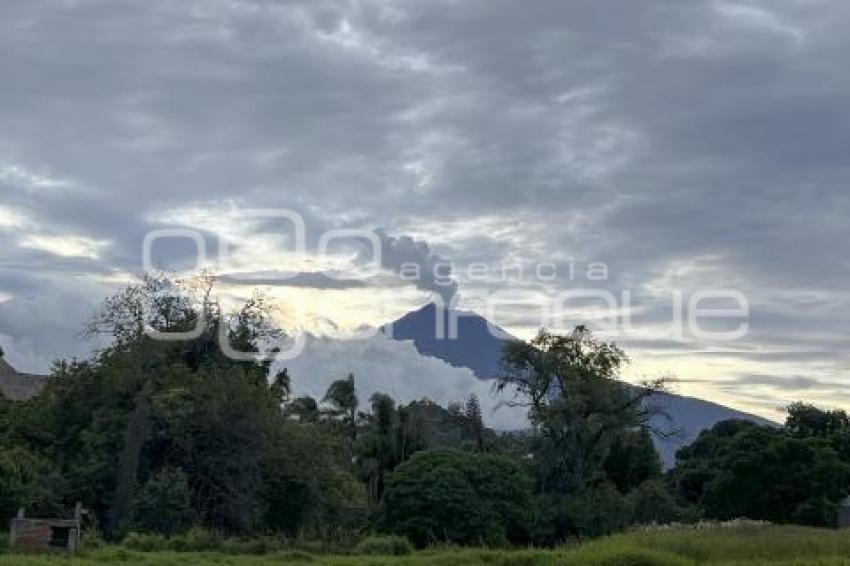 VOLCÁN POPOCATÉPETL . FUMAROLA