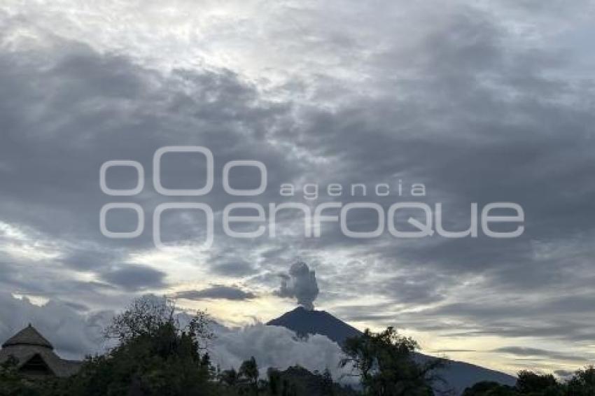 VOLCÁN POPOCATÉPETL . FUMAROLA