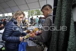 TRUEQUE MILENARIO . PAOLA ANGON