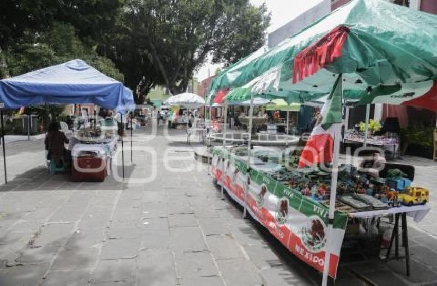 BAZAR . LOS SAPOS