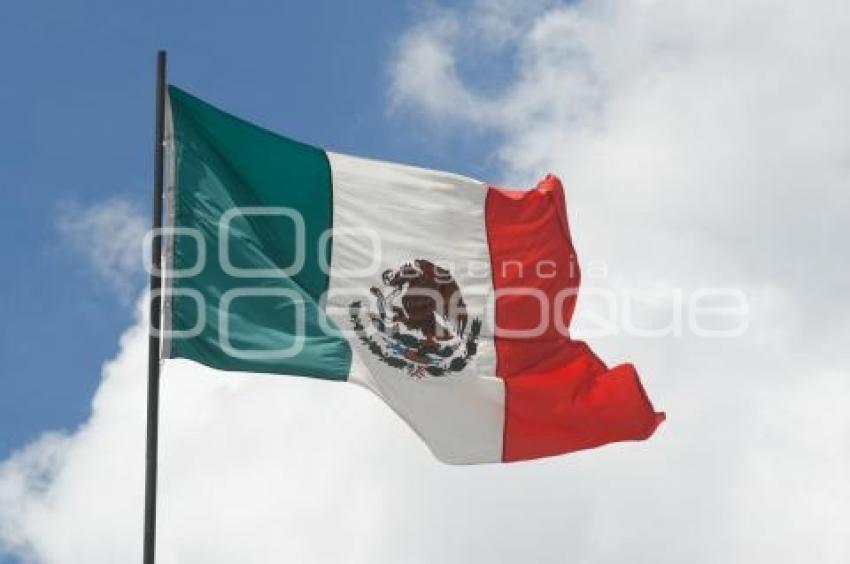 TLAXCALA . BANDERA DE MÉXICO