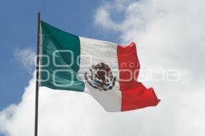 TLAXCALA . BANDERA DE MÉXICO
