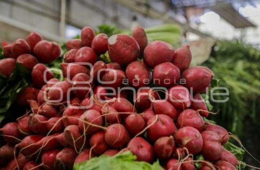 FESTEJOS PATRIOS . MERCADO