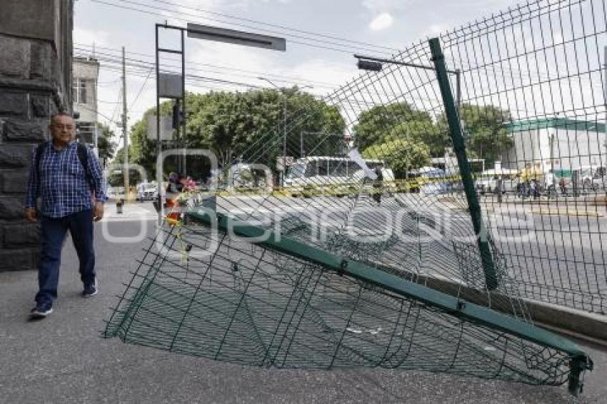 11 SUR . REJA DERRIBADA