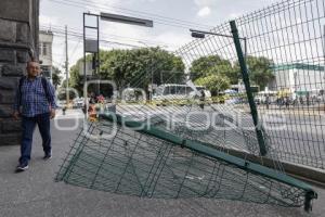 11 SUR . REJA DERRIBADA