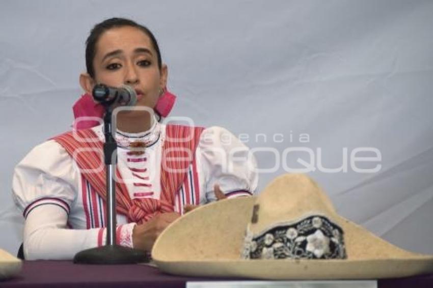 TLAXCALA . ATUENDOS DAMAS CHARRAS