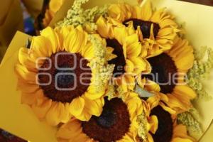FLORES AMARILLAS