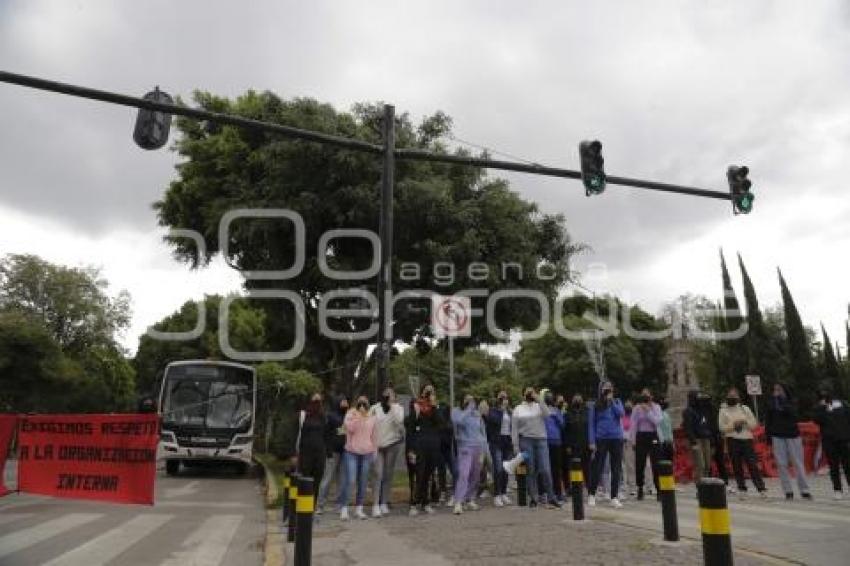 MANIFESTACIÓN . NORMAL DE TETELES