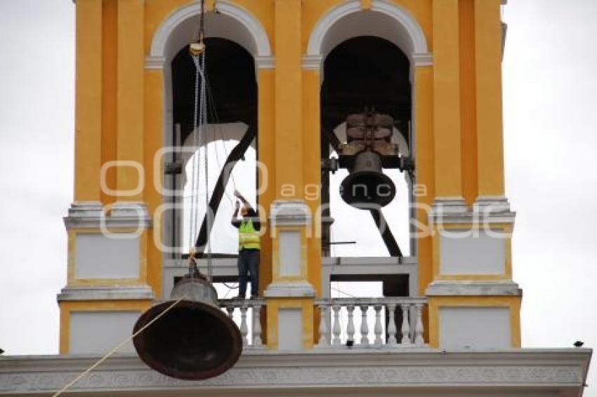 ACATLÁN . CAMPANA MAYOR