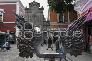 ESCULTURA ALAS QUE ABRAZAN
