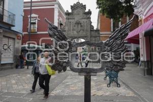 ESCULTURA ALAS QUE ABRAZAN
