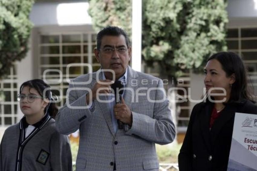 GOBIERNO ESTATAL . INAUGURACIÓN TECHADO