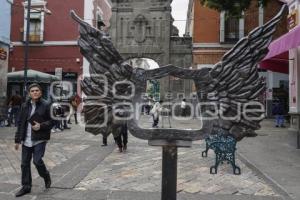 ESCULTURA ALAS QUE ABRAZAN
