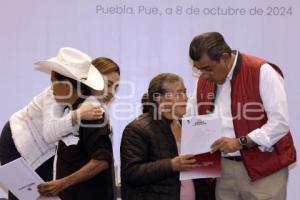 GOBIERNO ESTATAL . ENTREGA DE TÍTULOS