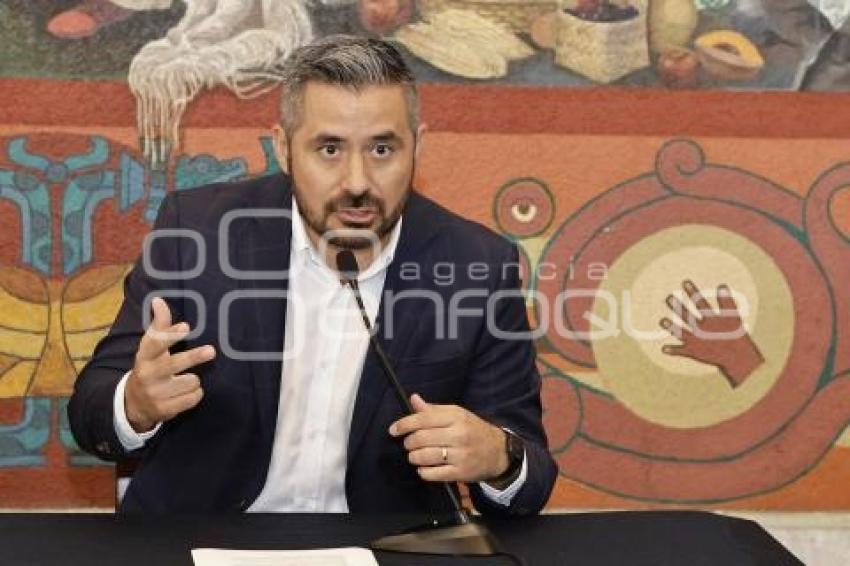 AYUNTAMIENTO . ADÁN DOMÍNGUEZ