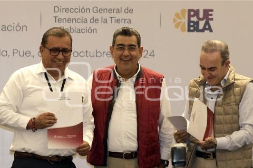 GOBIERNO ESTATAL . ENTREGA DE TÍTULOS