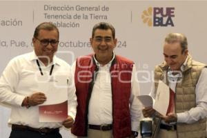 GOBIERNO ESTATAL . ENTREGA DE TÍTULOS