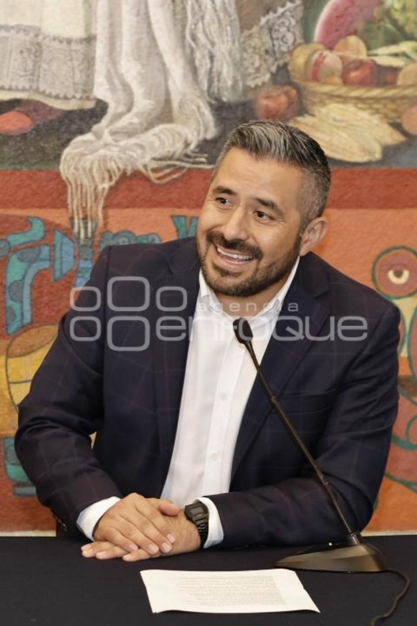 AYUNTAMIENTO . ADÁN DOMÍNGUEZ