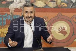 AYUNTAMIENTO . ADÁN DOMÍNGUEZ