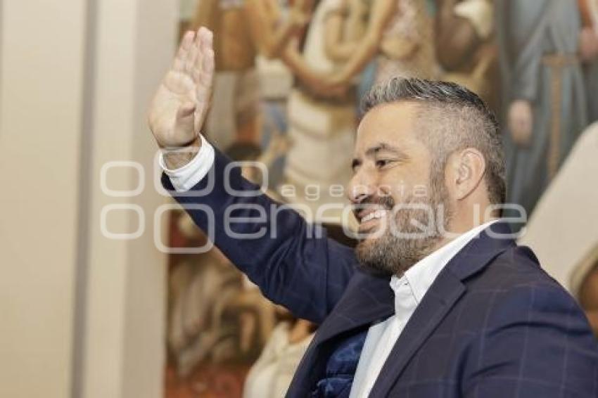 AYUNTAMIENTO . ADÁN DOMÍNGUEZ