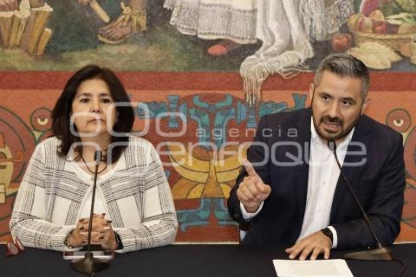 AYUNTAMIENTO . ADÁN DOMÍNGUEZ
