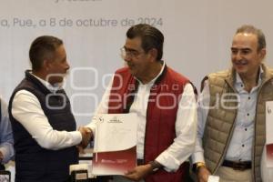 GOBIERNO ESTATAL . ENTREGA DE TÍTULOS