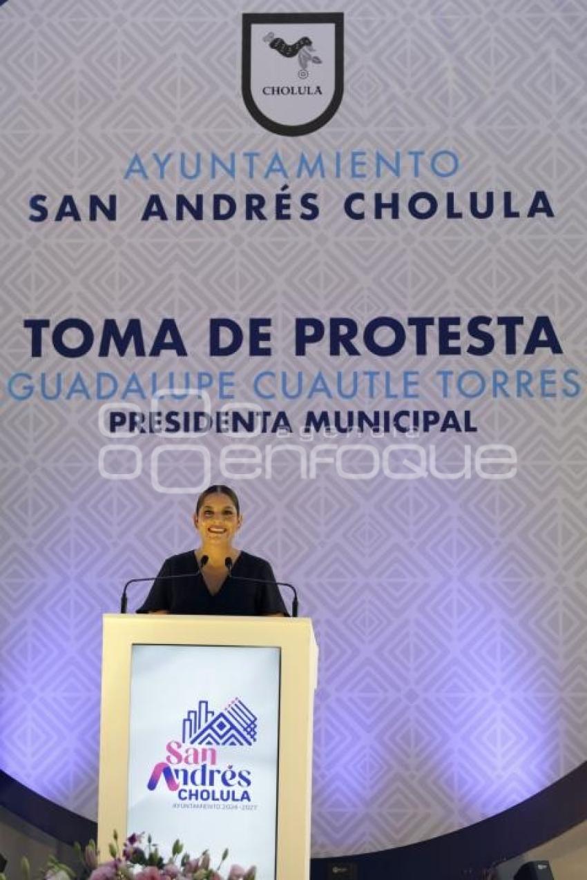 TOMA DE PROTESTA . GUADALUPE CUAUTLE