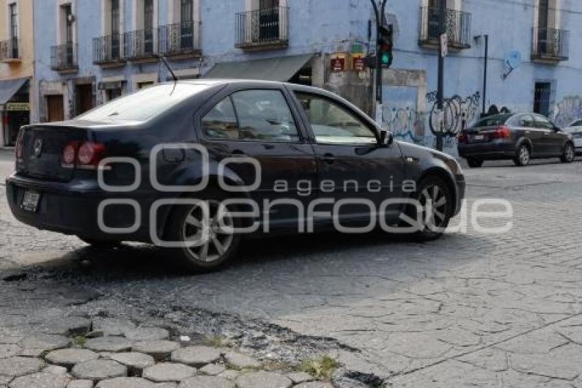 PAVIMENTO DAÑADO