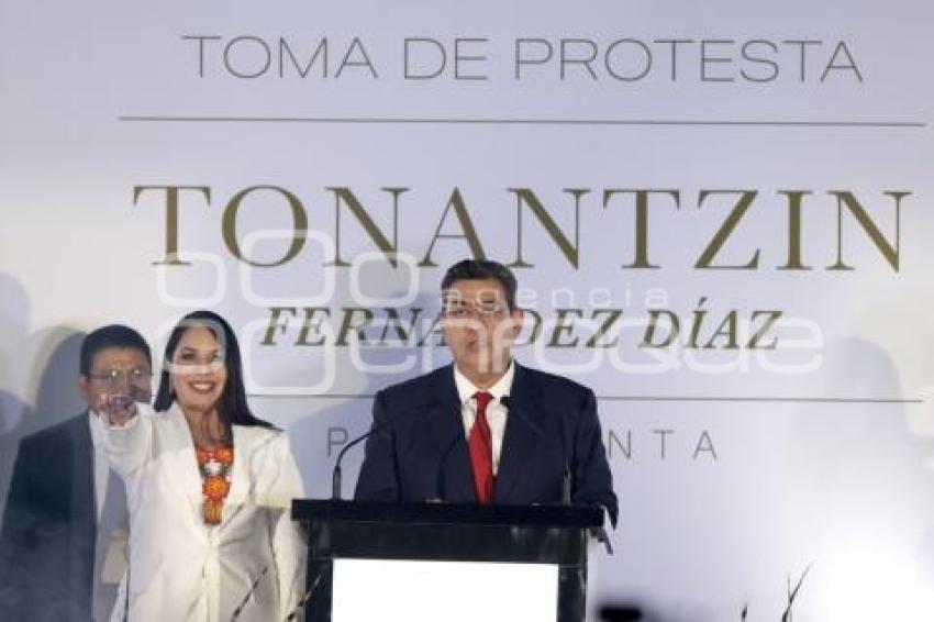 TOMA DE PROTESTA . TONANTZIN FERNÁNDEZ