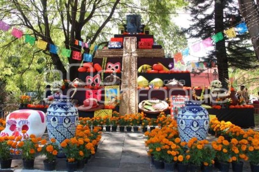 ATLIXCO . OFRENDA CARTONERÍA