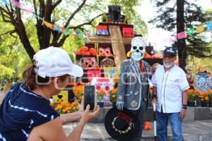 ATLIXCO . OFRENDA CARTONERÍA