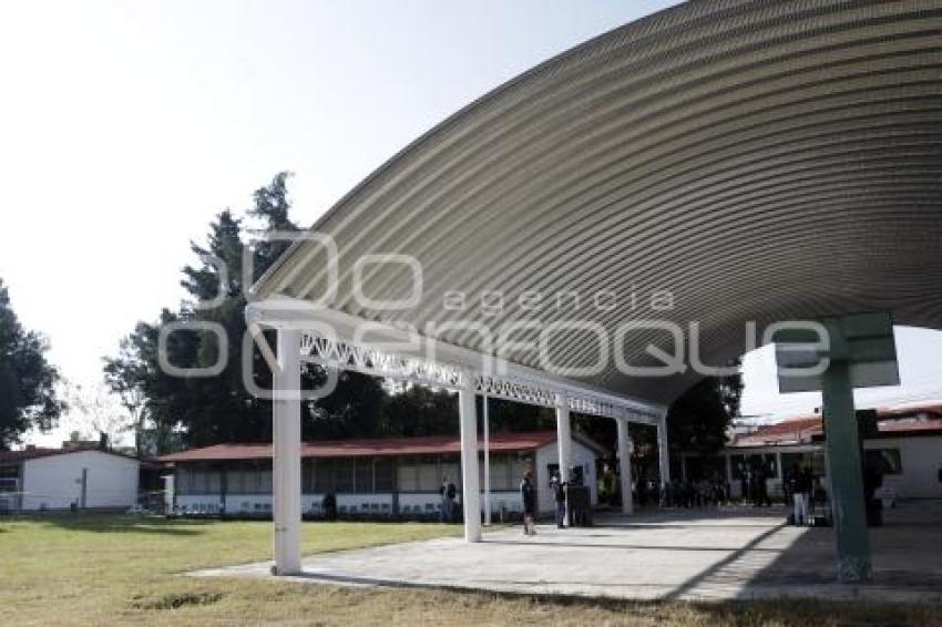 GOBIERNO ESTATAL . ENTREGA TECHADO
