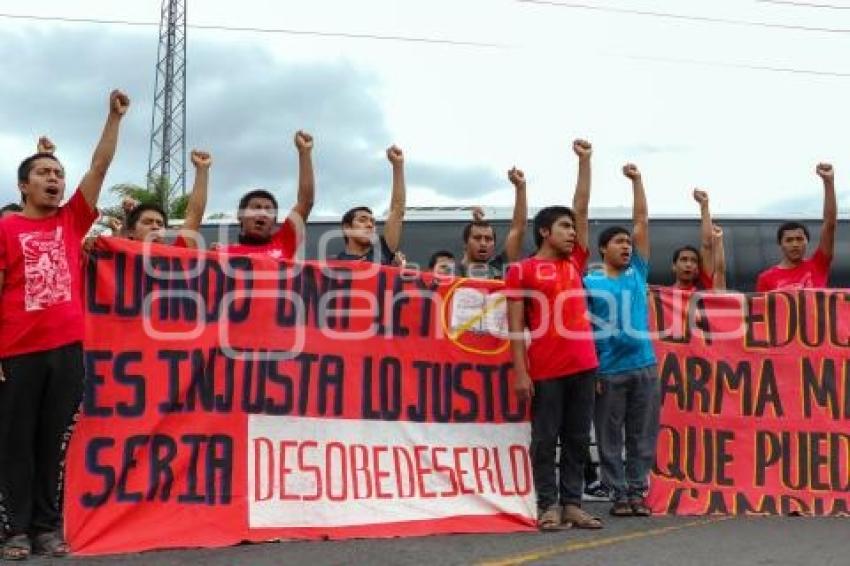 TLAXCALA . MANIFESTACIÓN NORMAL RURAL