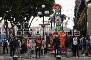LA MUERTE ES UN SUEÑO . ADORNOS