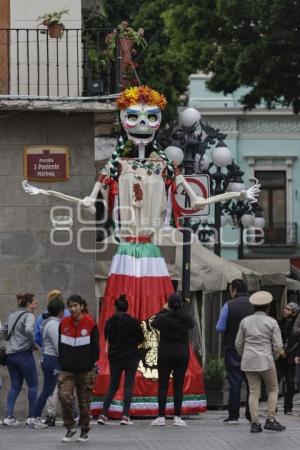 LA MUERTE ES UN SUEÑO . ADORNOS