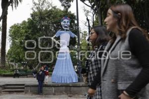 LA MUERTE ES UN SUEÑO . ADORNOS
