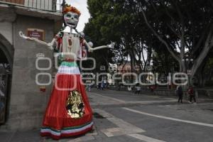 LA MUERTE ES UN SUEÑO . ADORNOS